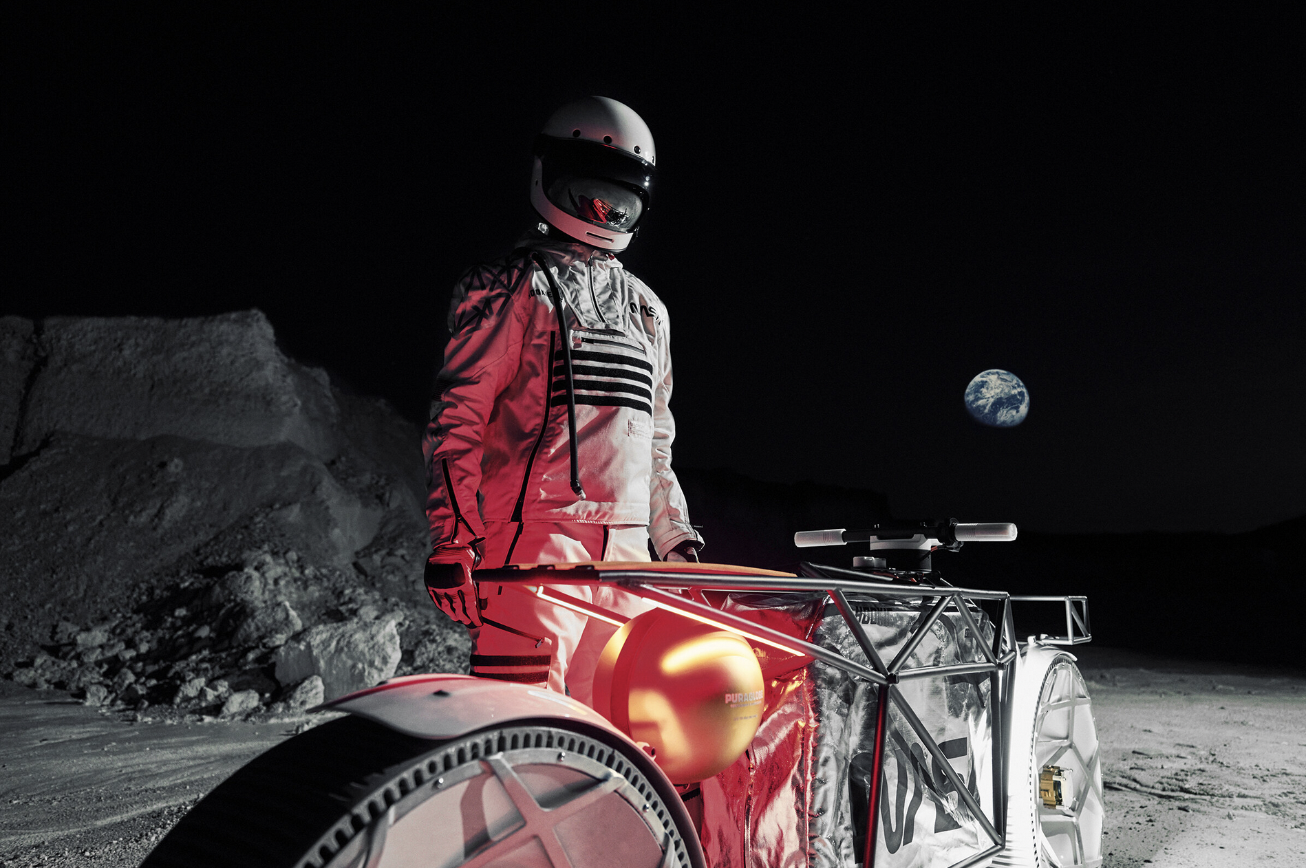 Tardigradeが開発した、NASAバイクの外見と宇宙飛行士のイメージ画像。来感が漂う雰囲気。