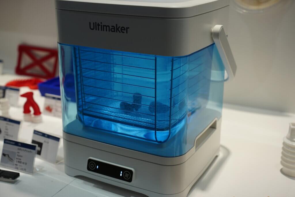 Ultimakerの水溶性サポート材を自動的にサポート剥離できる装置。