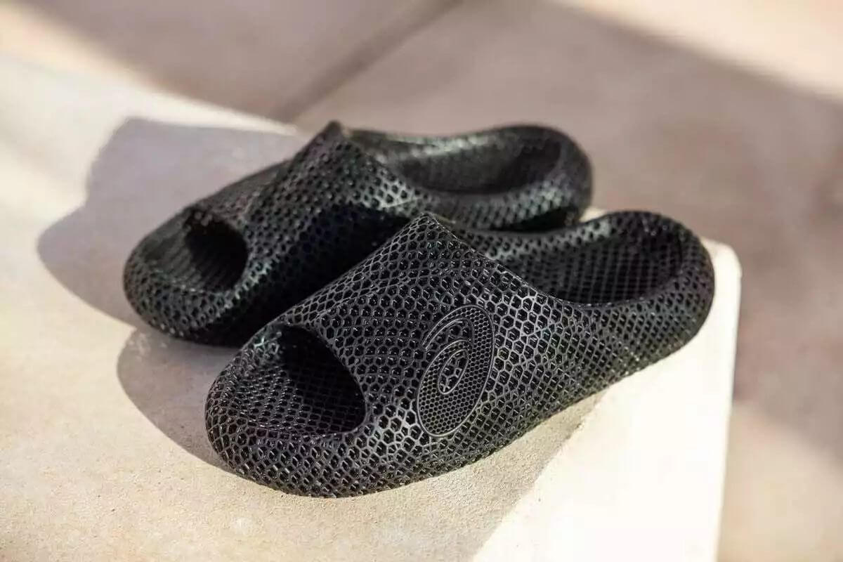 スポーツ後の疲れを和らげる3Dプリンター製サンダル－アシックス 
