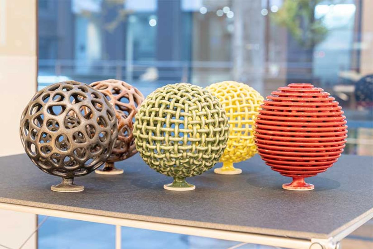 セラミックス用3Dプリンター事業でローランドディージーがAGC 