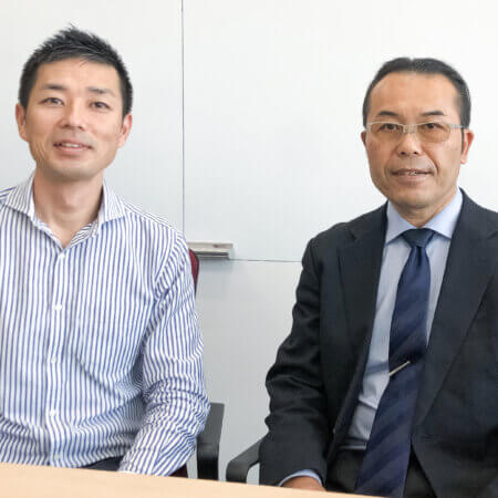 今回インタビューにおこたえ頂いた、丸紅情報システムズ株式会社の丸岡浩幸氏（右）、菊地健一氏（左）
