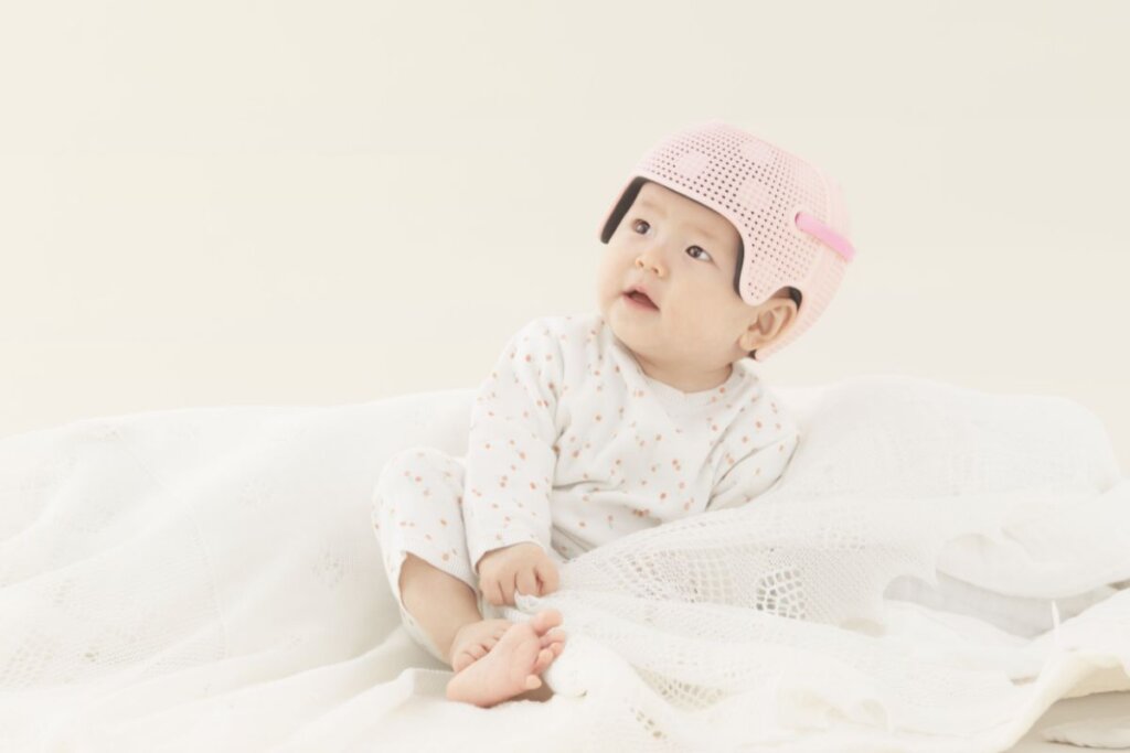 赤ちゃんの頭のゆがみ矯正ヘルメット：クルム