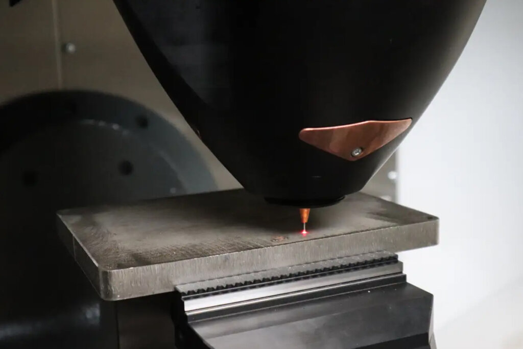 ワイヤーDED方式金属3Dプリンター「M450」
