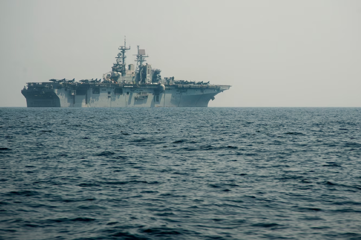 米国海軍が海上でバラスト除去空気圧縮機の部品を3Dプリントして交換