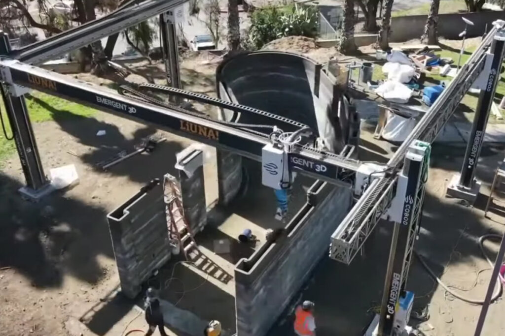 3Dプリント住宅建設のようす