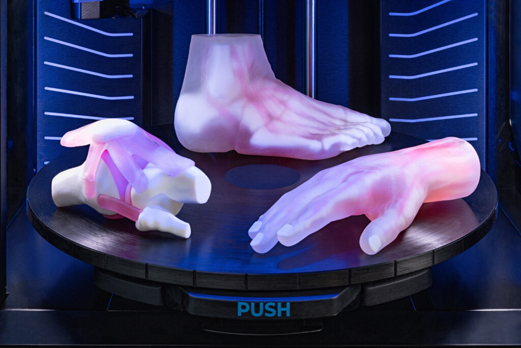 Stratasys社の新型J5™ Digital Anatomy™ 3Dプリンターによるデジタル解剖図。