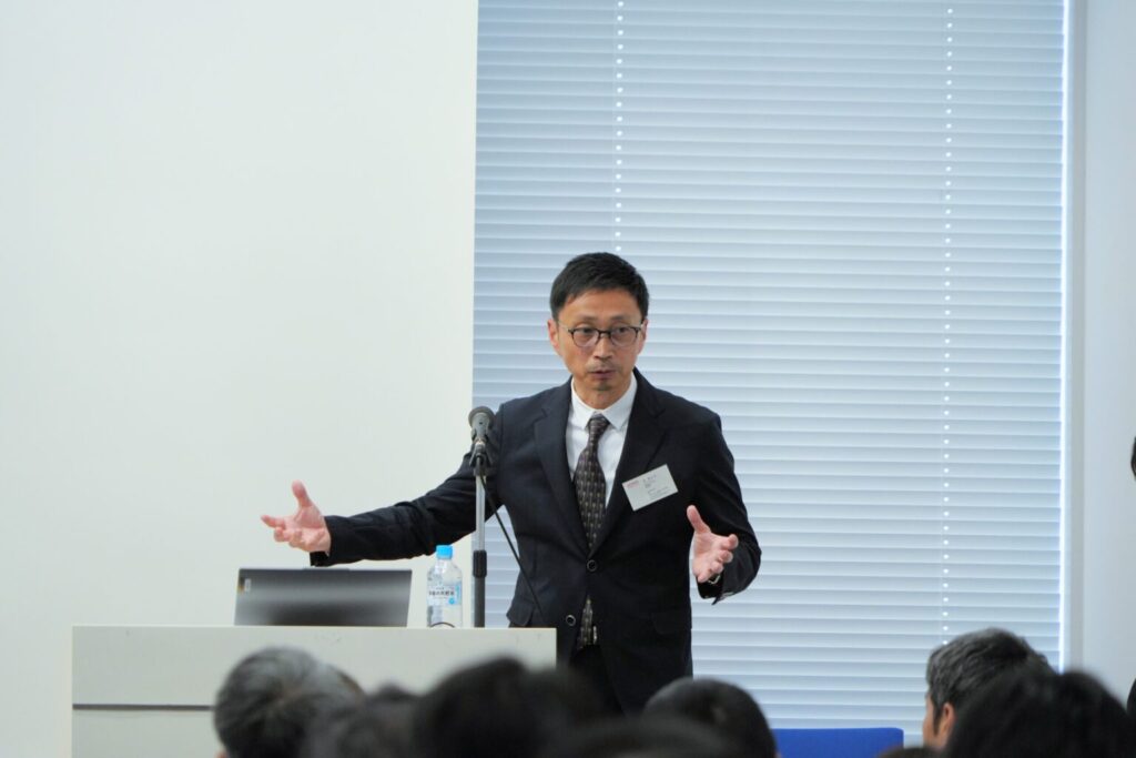 寺 亮之介 氏による特別講演。（出典：日本AM学会）