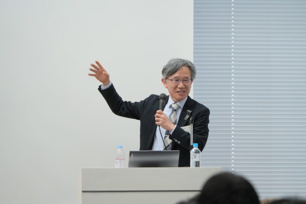 村瀬 剛 氏による「整形外科領域におけるAM臨床応用～上肢変形矯正を中心に～」特別講演。（出典：日本AM学会）
