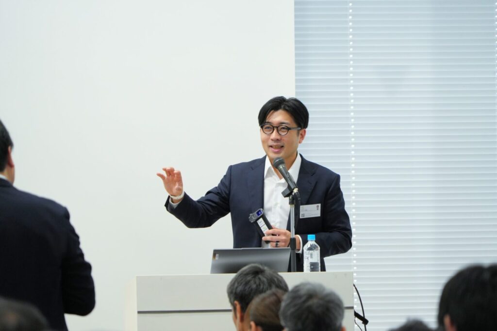 清水 映輔 氏「AMの眼科応用、世界の失明を50%減らす医療機器の開発」特別講演。（出典：日本AM学会）