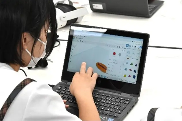 簡易的3DCADでネームタグをデザイン。