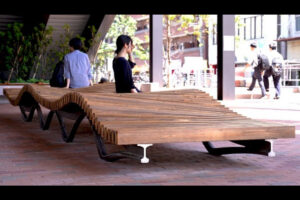 JR大阪環状線・弁天町駅に設置された「ルーレベンチ」