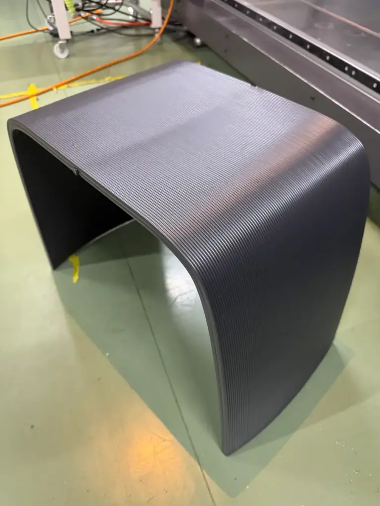 粉砕材から3Dプリントしたスツール