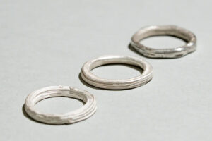 独自開発の3Dプリンタ及びシステムによる指輪。