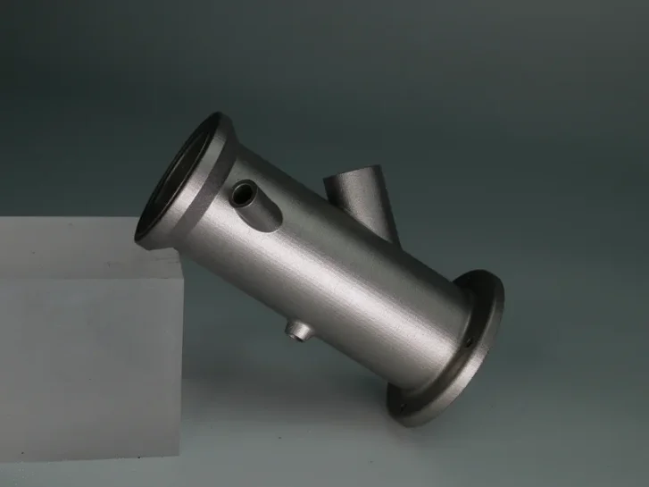 EOS NickelAlloy C22で造形したマニホールドチューブ