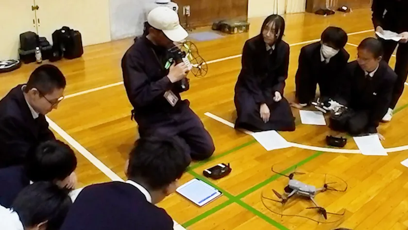 ドローンの安全点検（出典：ハイパーブレイン）