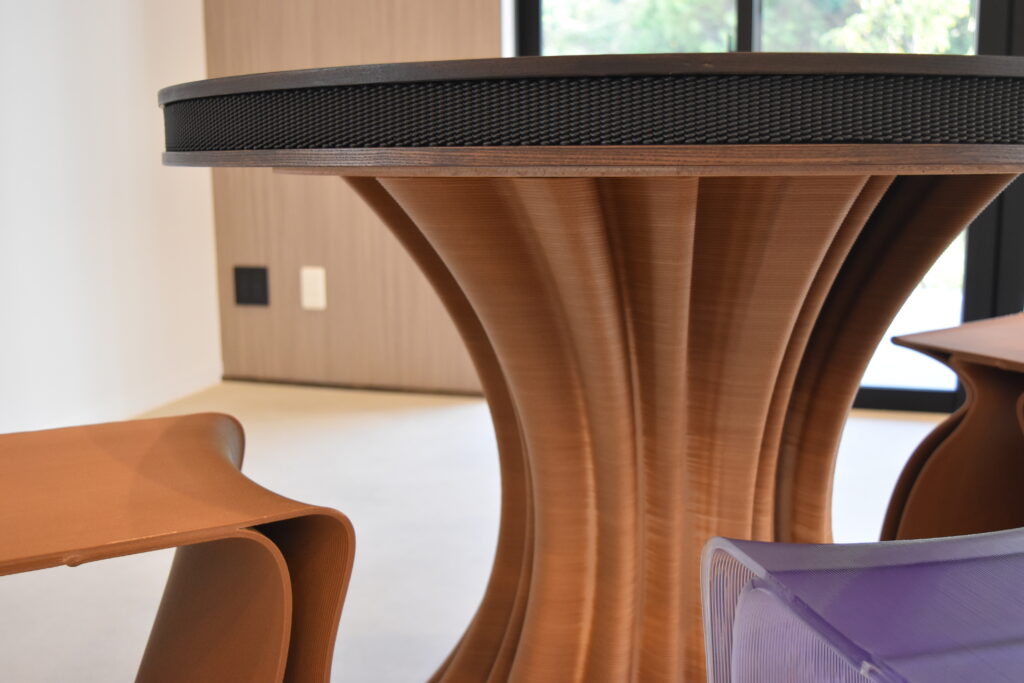 テーブル Root(出典:前田技研)