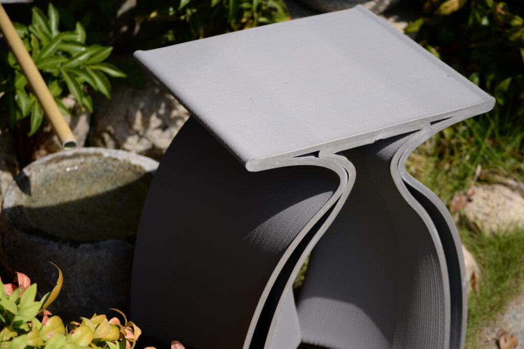 スツール MOTH(出典:前田技研)