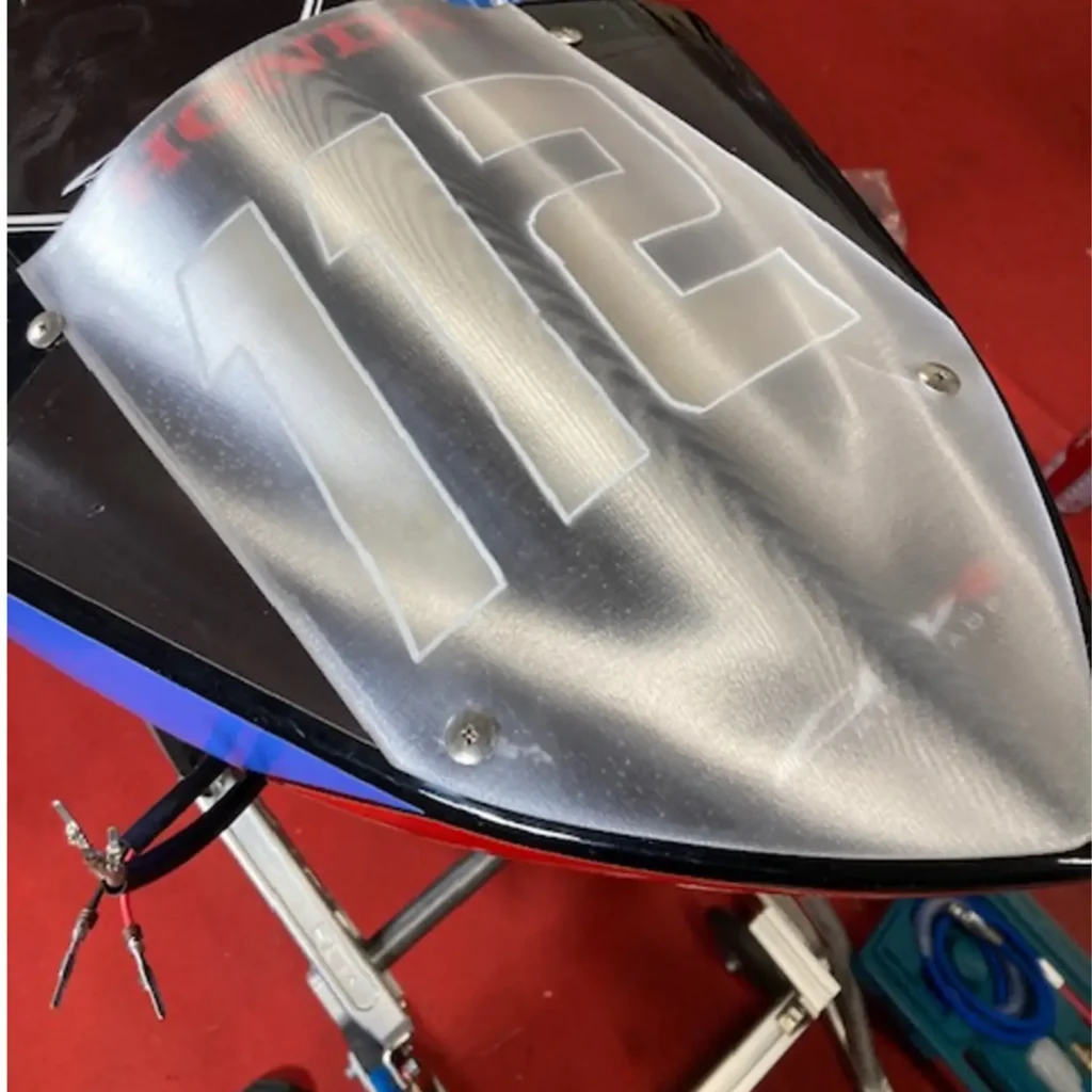 造形したバイクのリア部品（出典：名古屋工芸、Honda Tochigi Racing）