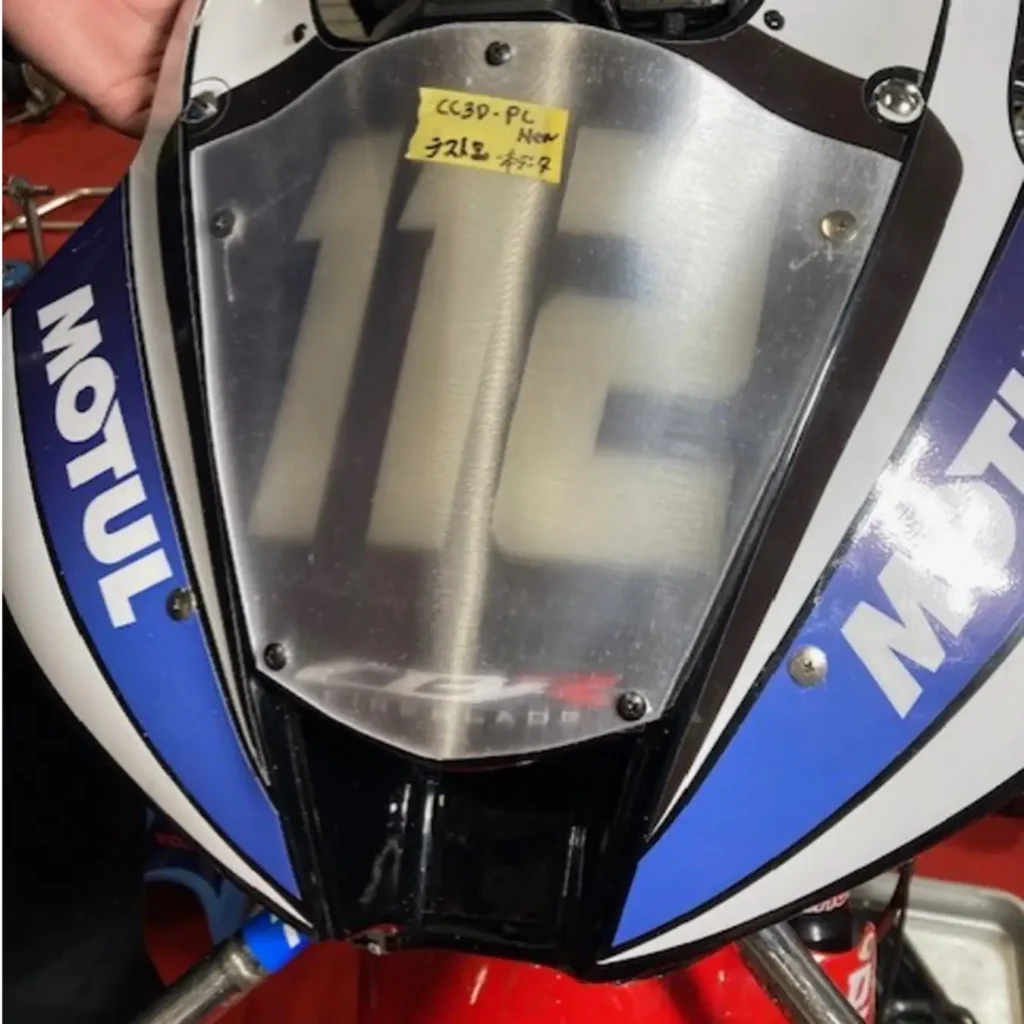 造形したバイクのフロント部品（出典：名古屋工芸、Honda Tochigi Racing）